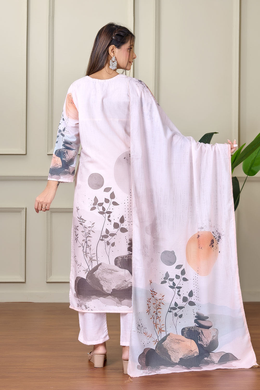 Elegant Pastel Geometric Pakistani Kurta Set with Dupatta