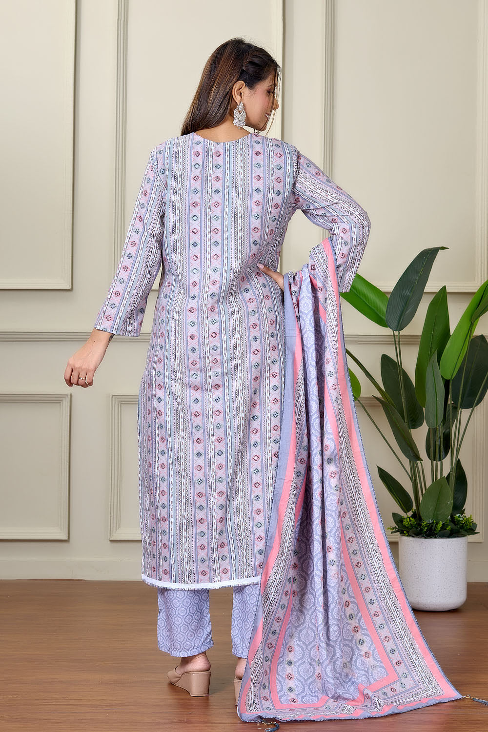 Elegant Lavender Floral Pakistani Suit Set with Dupatta